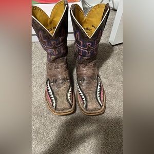 Tin haul man eater boots